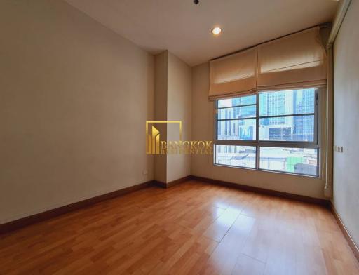 Citi Smart  Partially furnished 3 Bedroom Condo For Rent Near Asoke BTS Station