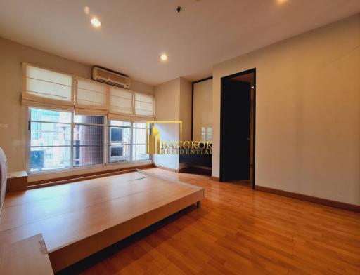 Citi Smart  Partially furnished 3 Bedroom Condo For Rent Near Asoke BTS Station