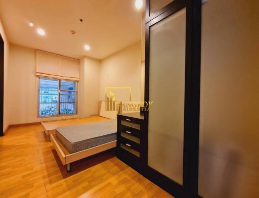 Citi Smart  Partially furnished 3 Bedroom Condo For Rent Near Asoke BTS Station