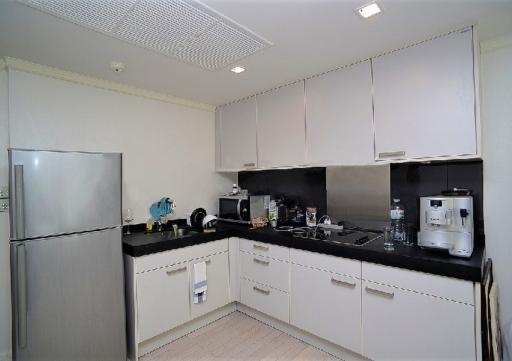 Preen  Modern 1 Bedroom Condo For Rent Near Phloenchit BTS