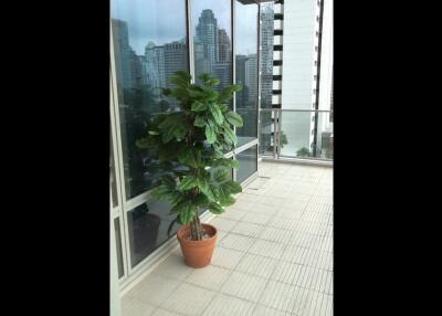 185 Rajadamri  Spacious 2 Bedroom Luxury Condo in Prime Location