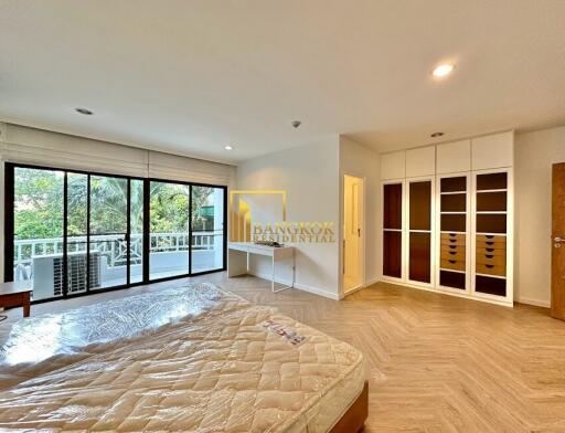 Very Spacious 4 Bedroom Apartment For Rent in Thonglor