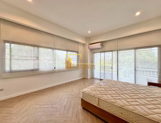 Very Spacious 4 Bedroom Apartment For Rent in Thonglor