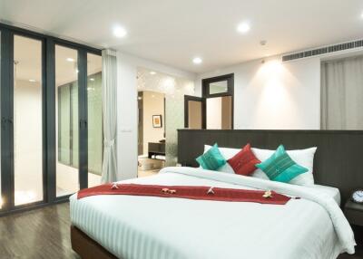 Wonderful 1 Bedroom Duplex Serviced Apartment in Ekkamai