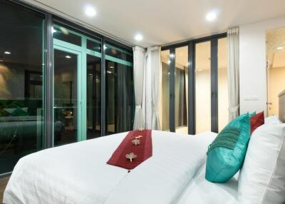 Wonderful 1 Bedroom Duplex Serviced Apartment in Ekkamai