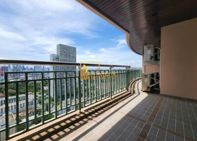 Spacious 3 Bedroom Serviced Penthouse Apartment in Sathorn