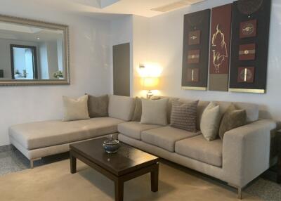 Spacious 1 Bedroom Serviced Apartment in Phra Khanong