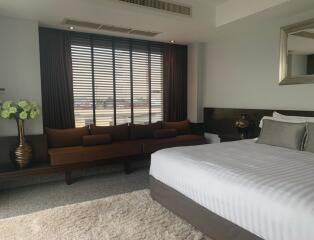 Spacious 1 Bedroom Serviced Apartment in Phra Khanong