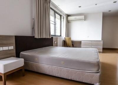 Spacious 3 Bedroom Apartment For Rent in Sukhumvit soi 8