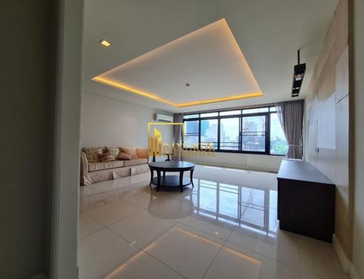 Renovated 3 Bedroom Pet Friendly Apartment For Rent in Thonglor