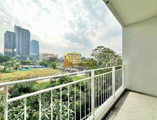 Pet Friendly 2 Bedroom Apartment For Rent Near MRT Khlong Toei