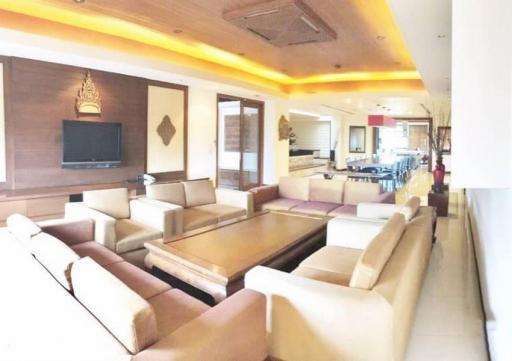 Baan Ananda  Incredible 5 Bedroom Pet Friendly Penthouse in Ekkamai