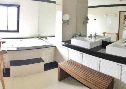 Baan Ananda  Incredible 5 Bedroom Pet Friendly Penthouse in Ekkamai