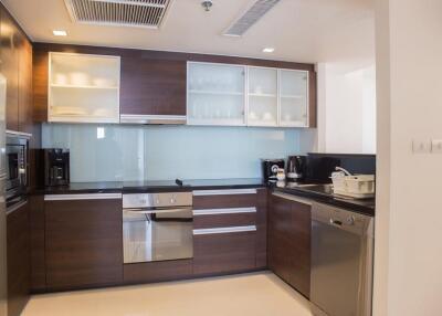 Well Equipped 2 Bedroom Serviced Apartment in Thonglor