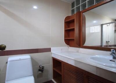 3 Bed Apartment For Rent in Chidlom BR20247AP