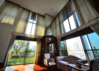 3 Bedroom Duplex Penthouse Apartment in Phrom Phong