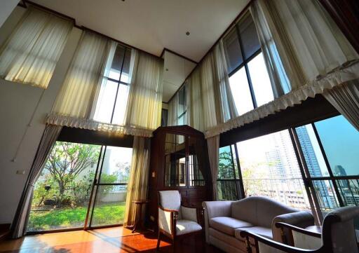 3 Bedroom Duplex Penthouse Apartment in Phrom Phong