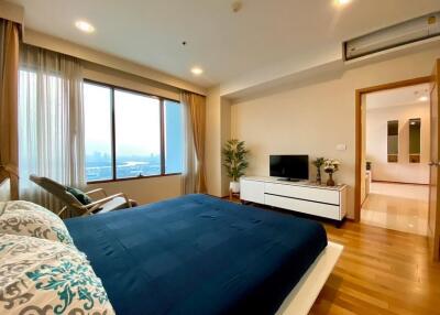 1 Bedroom For Rent in Emporio Place, Phrom Phong