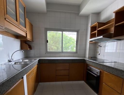 3 Bed Apartment For Rent in Lumphini BR20430AP