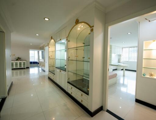 Oriental Towers  Very Spacious 4 Bedroom Ekkamai Property