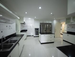 Oriental Towers  Very Spacious 4 Bedroom Ekkamai Property