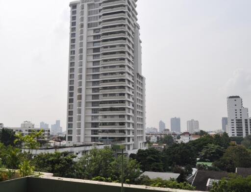 Oriental Towers  Very Spacious 4 Bedroom Ekkamai Property