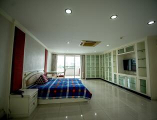 Oriental Towers  Very Spacious 4 Bedroom Ekkamai Property