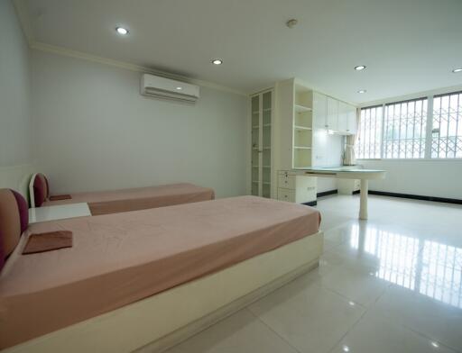 Oriental Towers  Very Spacious 4 Bedroom Ekkamai Property