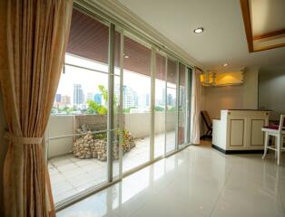 Oriental Towers  Very Spacious 4 Bedroom Ekkamai Property