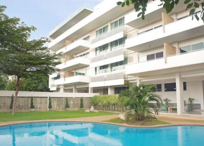 2 Bed Apartment for Rent in Ekkamai BR20625AP