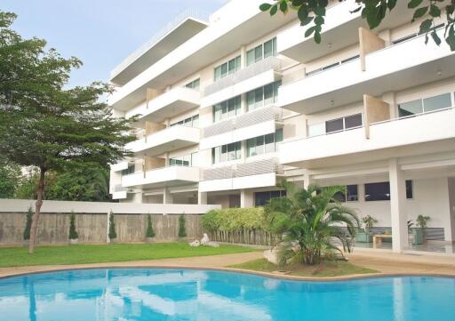 2 Bed Apartment for Rent in Ekkamai BR20625AP