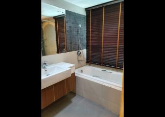 1 Bedroom For Rent in The Crest Sukhumvit 49