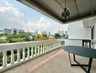 Prompak Gardens  Renovated 3 Bedroom Condo in Thonglor