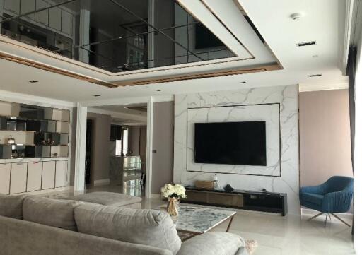 Ideal 24  3 Bed Condo For Rent in Phrom Phong