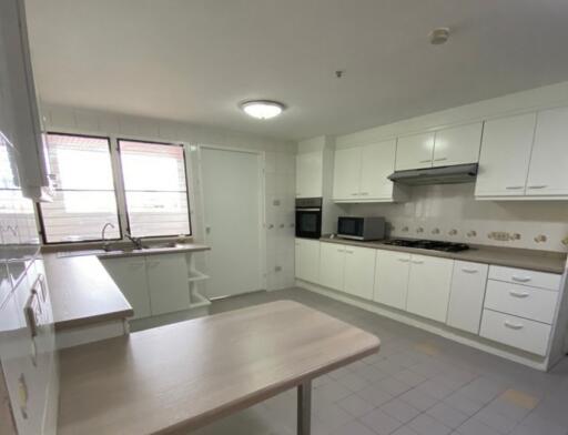 3 Bed Apartment For Rent in Thong Lo BR20412AP
