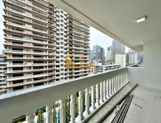 Spacious 3 Bedroom Apartment With Lake View