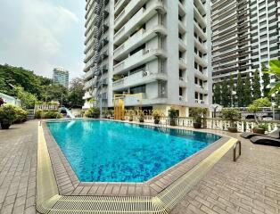 Spacious 3 Bedroom Apartment With Lake View