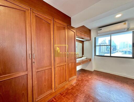 Spacious 3 Bedroom Apartment With Lake View