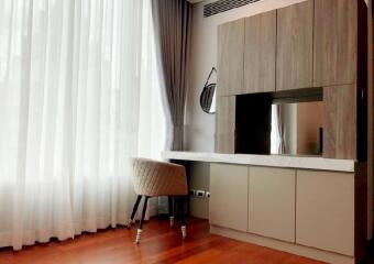 2 Bed Condo For Rent in Chidlom BR11321CD