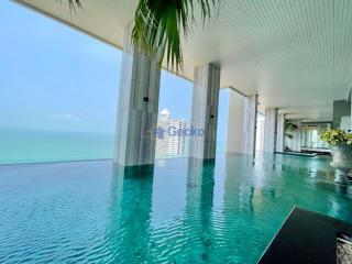 2 Bedrooms Condo in The Riviera Wong Amat Beach Wongamat C005393