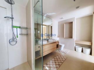 2 Bedrooms Condo in The Riviera Wong Amat Beach Wongamat C005393