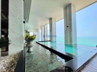 2 Bedrooms Condo in The Riviera Wong Amat Beach Wongamat C005393