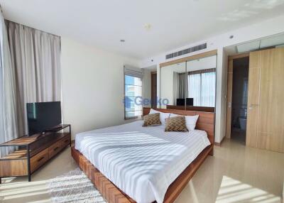 2 Bedrooms Condo in The Riviera Wong Amat Beach Wongamat C005393