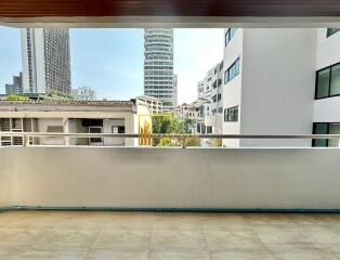 Beautiful 2 Bedroom Apartment in Phrom Phong