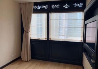 2 Bed Condo For Rent in Phloenchit BR11365CD