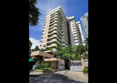 3 Bed Apartment in Phrom Phong