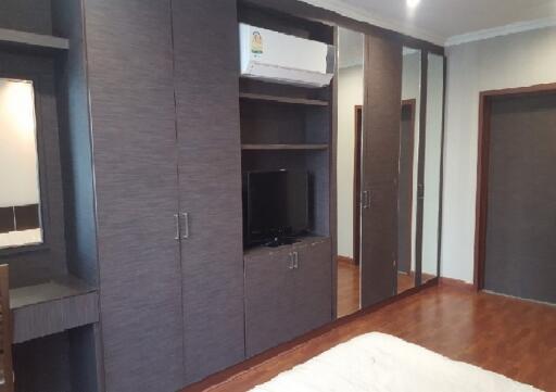 President Place  2 Bed Condo For Rent in Chidlom