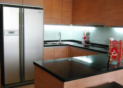 3 Bed Apartment For Rent in Asoke