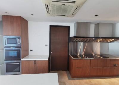 4 Bedroom Condo in Belgravia Residences Phrom Phong