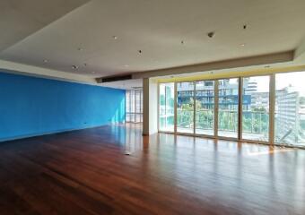 4 Bedroom Condo in Belgravia Residences Phrom Phong